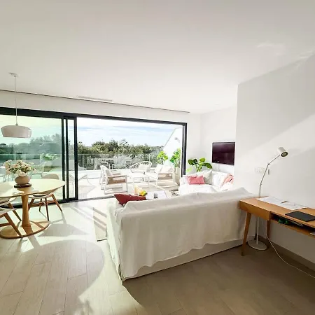 2-bed With Beautiful Views *